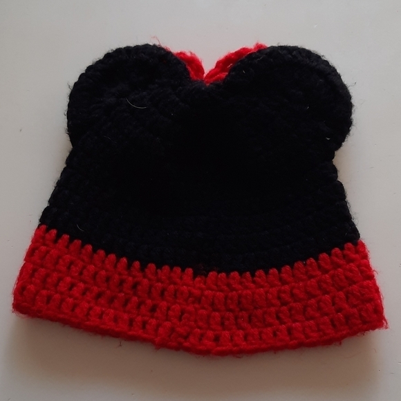 Disney Minnie Mouse handknitted beanie hat - Picture 4 of 4